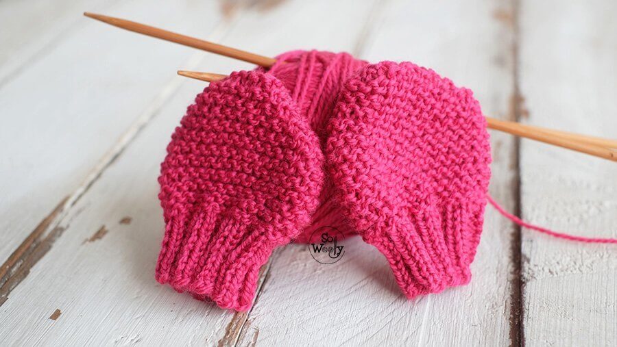 Easy newborn mittens knitting pattern and tutorial