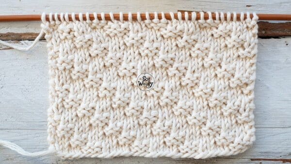 A textured knitting stitch for beginners: Diagonal to the right -For ...