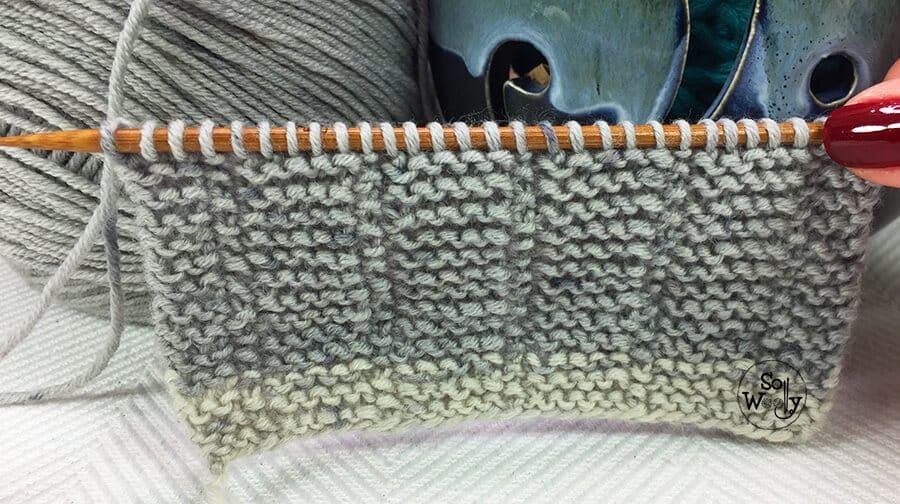 Easy knitting stitch, identical on both sides ( a one-row repeat pattern). So Woolly.