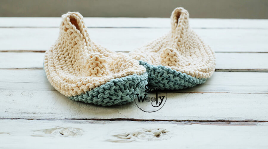 Easy slippers free knitting pattern for beginners (3 sizes). So Woolly.