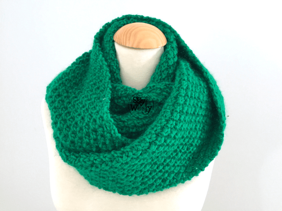 How To Knit An Infinite Cowl In Irish Moss Stitch