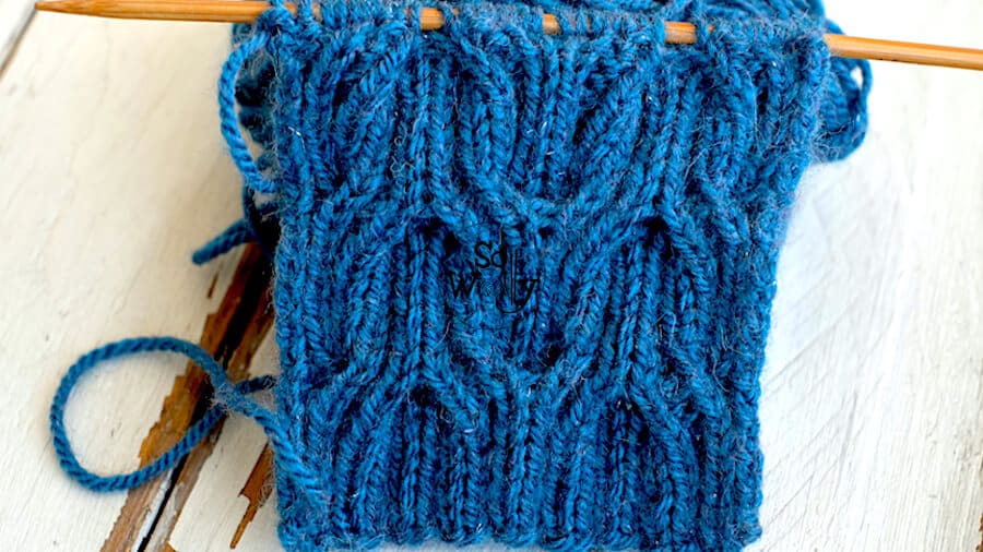 Wishbone reversible cable knitting stitch pattern. So Woolly.