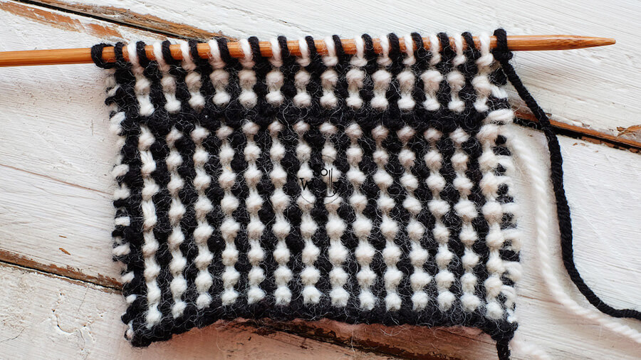 Easy two color knitting stitch pattern and tutorial. So Woolly.