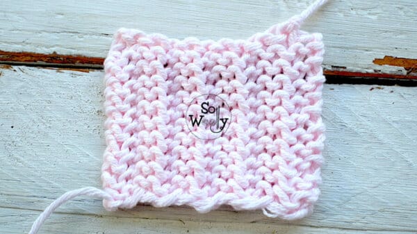 Horizontal stitch-A reversible 2 row repeat knitting pattern