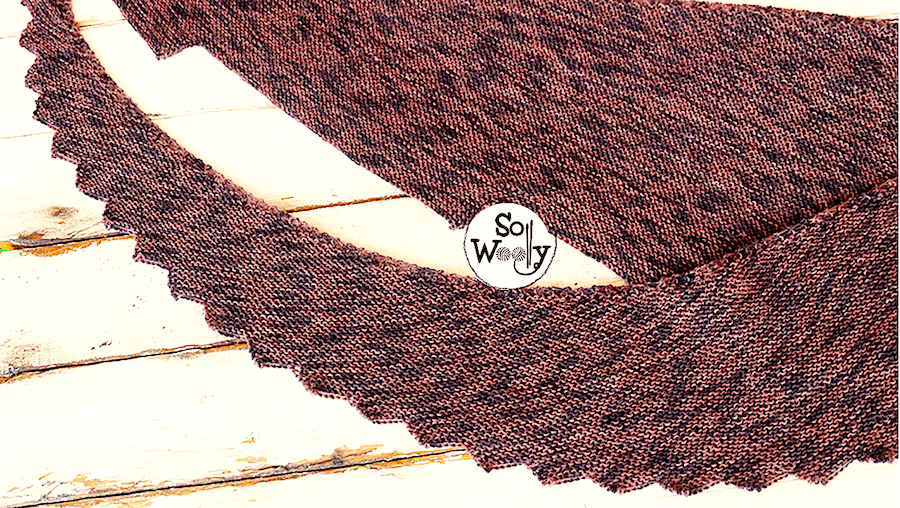 Garter stitch shawl knitting pattern for beginners, explained step by step. So Woolly.