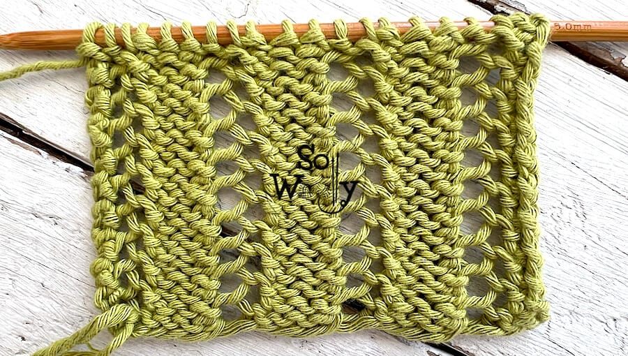 Two-row repeat lace knit stitch for scarves. So Woolly.