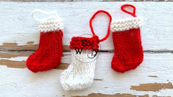 How to knit Christmas Decorations: Mini Stockings (2 sizes)