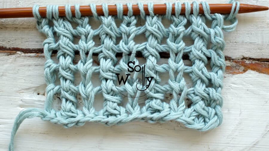 Super easy two-row repeat lace stitch knitting pattern for beginners. So Woolly.