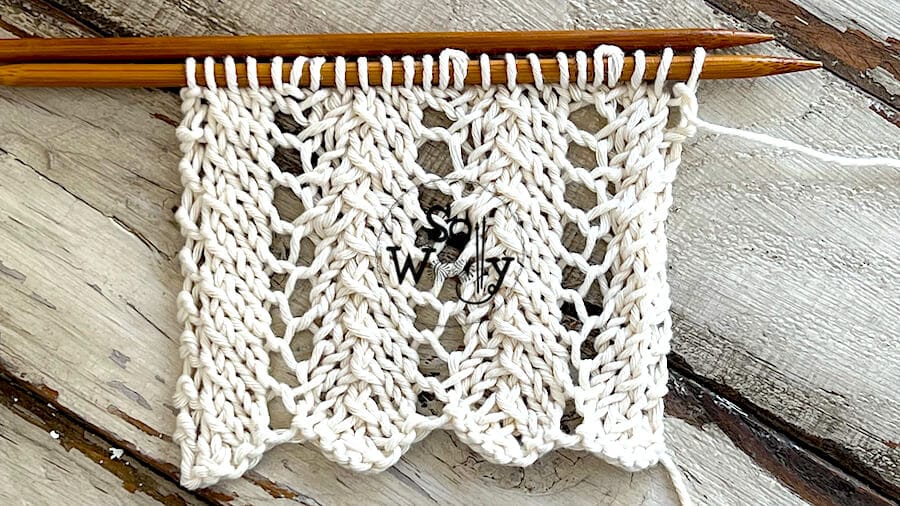 Lacy Chevrons knit stitch pattern and video tutorial. So Woolly.