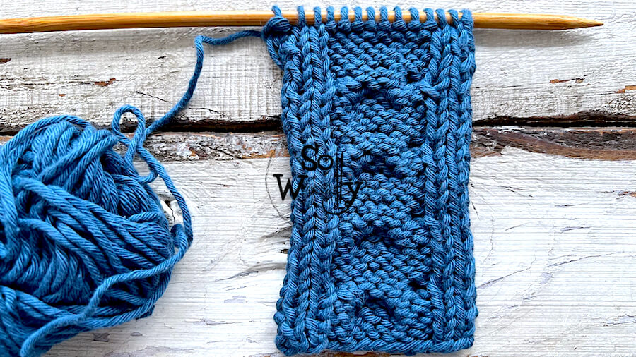 How to knit the Horseshoe Cable pattern (
wrong side). So Woolly.