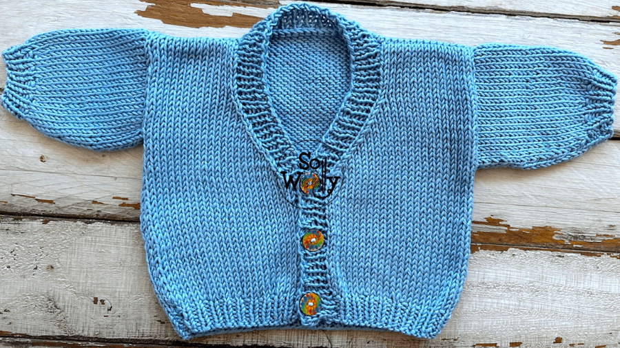 How to knit a baby cardigan for beginners. Free pattern and tutorial. So Woolly.