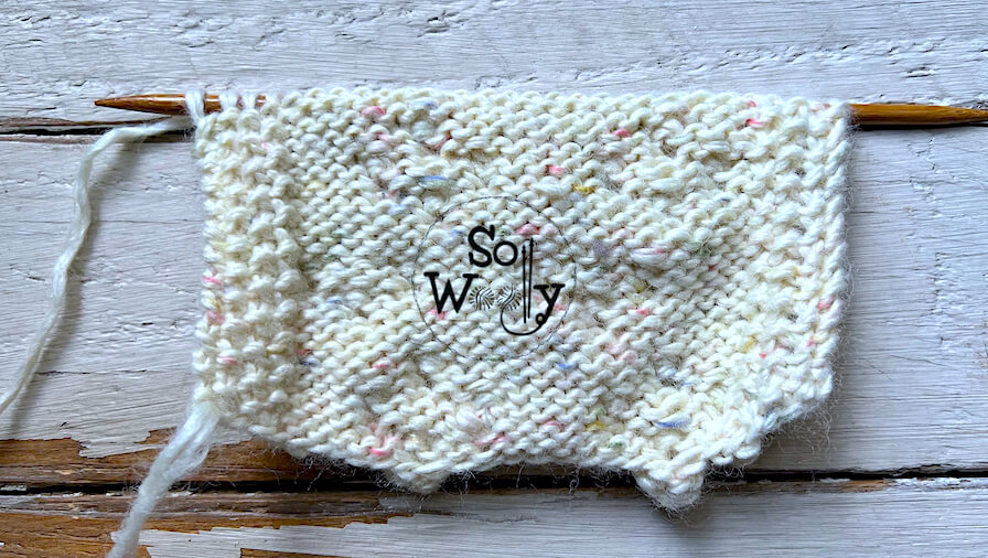 How to knit pretty Bubbles (wrong side). Written instructions and video tutorial. So Woolly.