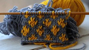 How to knit your first Fair Isle stitch Fleur De Lys pattern and video
