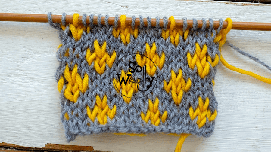 How to knit your first Fair Isle stitch pattern: Fleur De Lys. So Woolly.